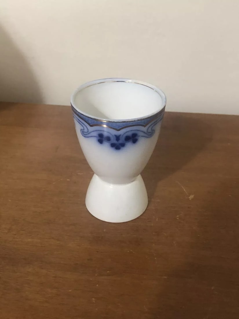 Idris Flow Blue Egg Cup: It measures 3 5/8” x 2 3/8” and dates around the 1860’s. It has no chips, cracks or repairs Shipping: Domestic: Flat-rate of $10.00 to anywhere within the contiguous U.S. Internation