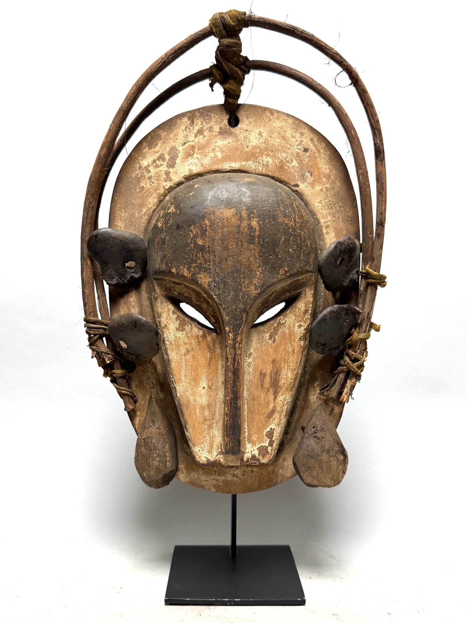 Authentic initiation mask - PUNU/KWELE - South Gabon (1 of 17)