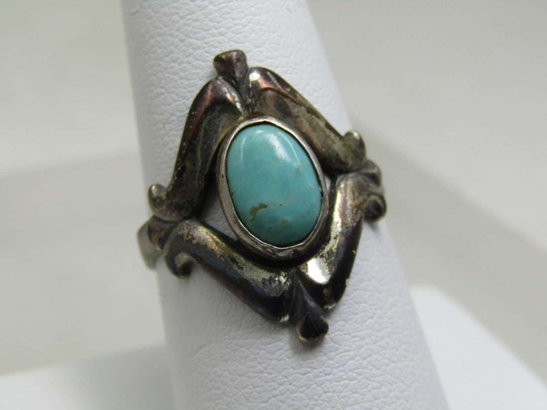 Vintage Sterling Southwestern Turquoise Ring, Sz. 9, 1960's Signed Bell: Vintage Sterling Southwestern Turquoise Ring, Sz. 9, 1960's Signed Bell. Unisex with a scrolled pointed design that is appx. 1" down the finger and crosses the finger at appx. 7/8". The turquoise ston