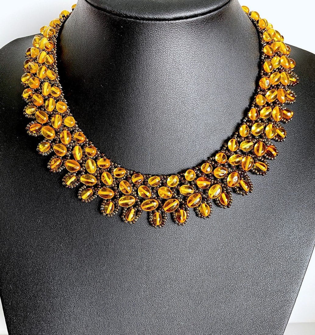 Remarkable Unique Vintage Amber Floral Necklace made from leaf like bead ornaments: Title: Remarkable Unique Vintage Amber Floral Necklace made from leaf like bead ornaments Metal: None Gemstone: Amber Weight: 45.56 g Size/ Dimensions: Size: 400.0 x 7.7 x 30.5 mm Size: 15.748 x 0.303