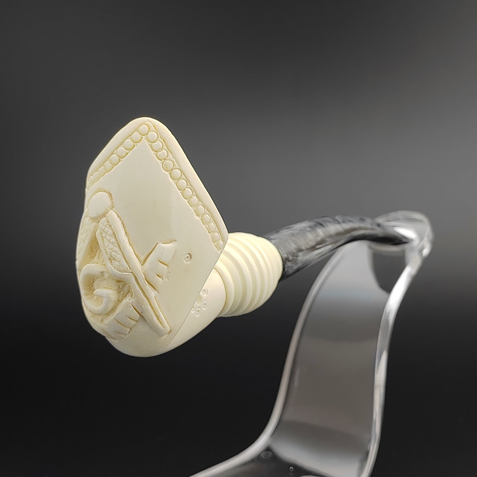 Masonic Meerschaum Pipe: Title: Masonic Meerschaum Pipe Materials: Meerschaum Dimension: 5.7 inch (14.5cm) Additional Information: Masonic,Hand carved Meerschaum Pipe. Made in Turkey,Eskisehir by Meerschaum Carve Master.Best 