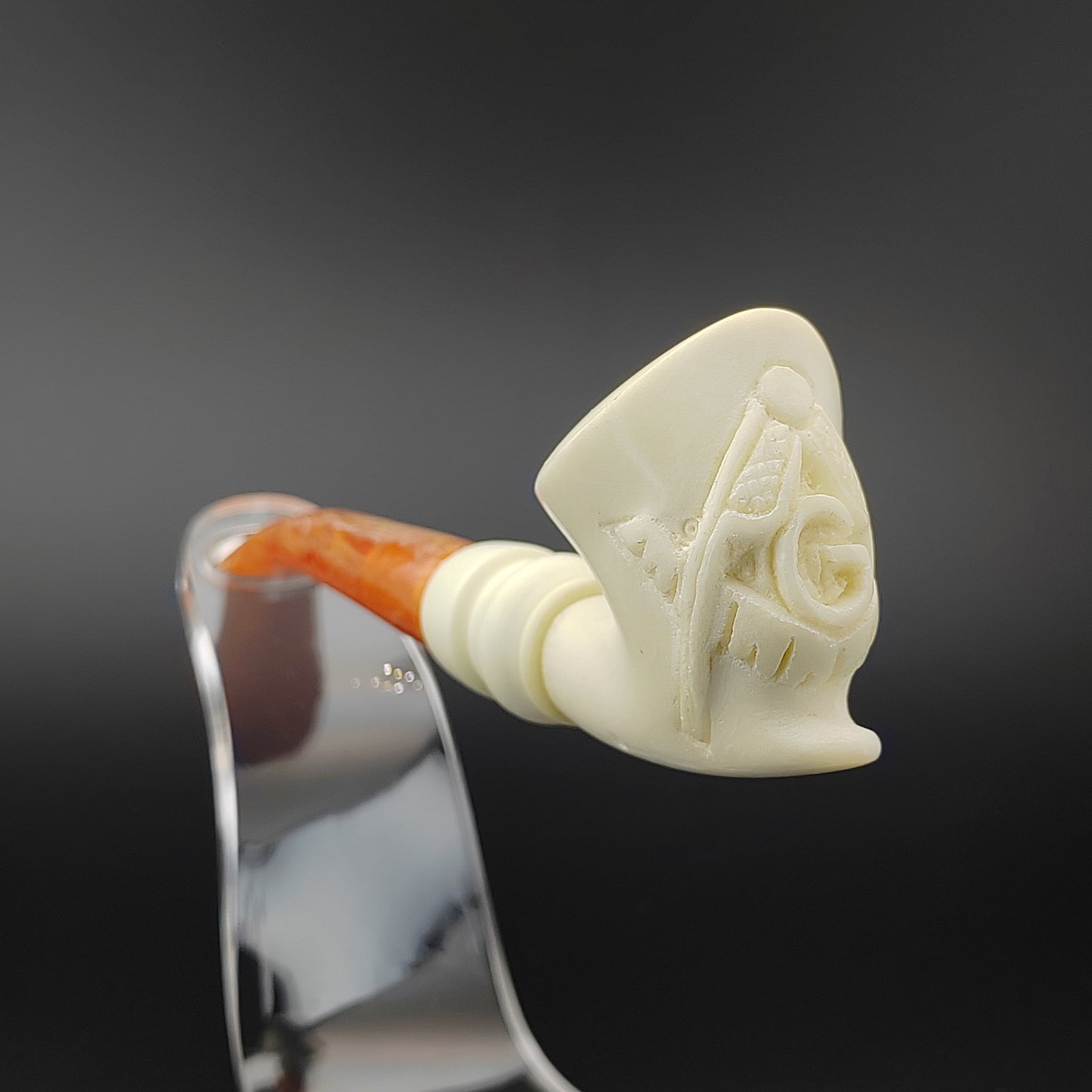 Masonic Meerschaum Pipe: Title: Masonic Meerschaum Pipe Materials: Meerschaum Dimension: 5.7 inch (14.5cm) Additional Information: Masonic,Hand carved Meerschaum Pipe. Made in Turkey,Eskisehir by Meerschaum Carve Master.Best 