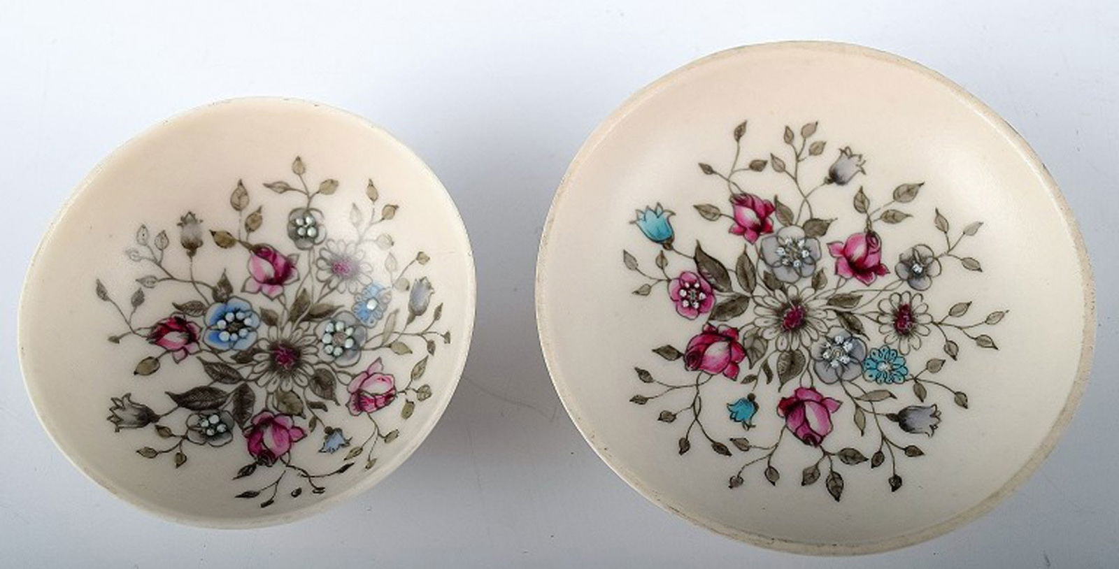 Eteri Tomula for Arabia, Finnish design. Miniature porcelain bowls. 2 pcs. in stock. (1 of 3)