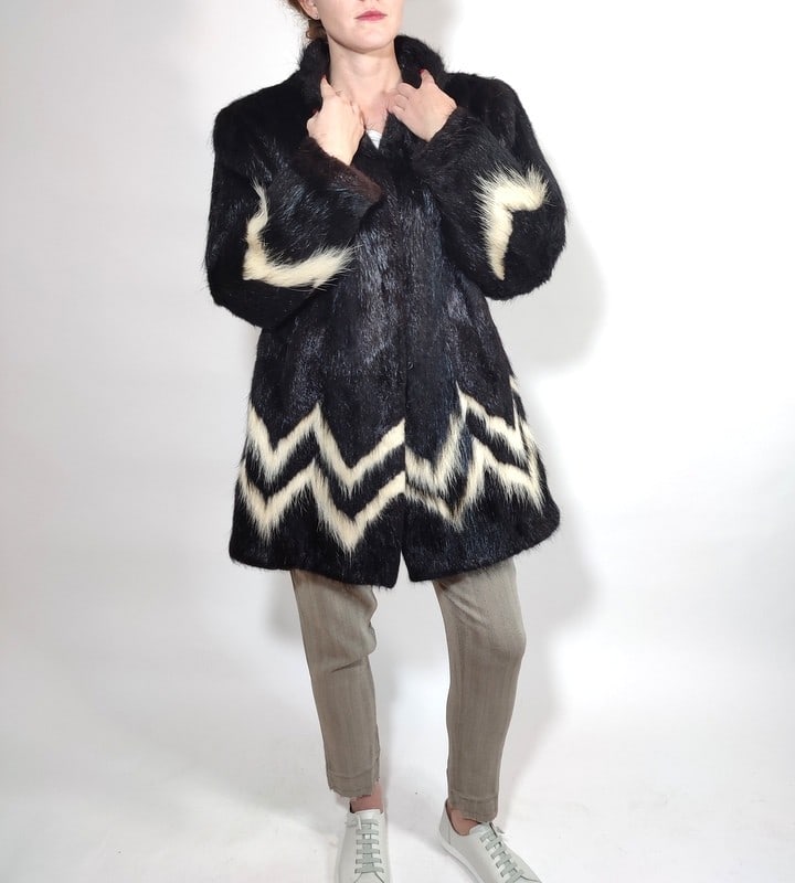 BLACK & WHITE LONG HAIRED BEAVER FUR COAT EU: XL; US: 20 (1 of 9)