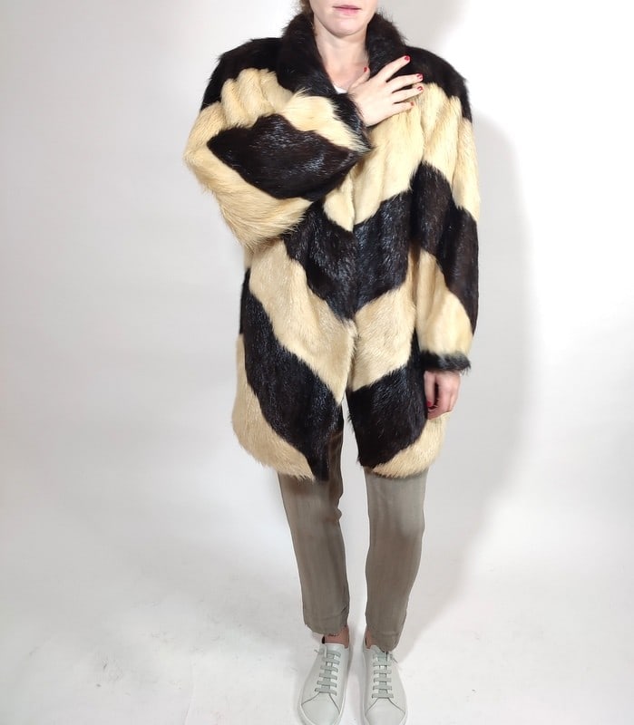 BLACK & CREAM LONG HAIRED BEAVER FUR COAT EU: XL; US: 20 (1 of 11)