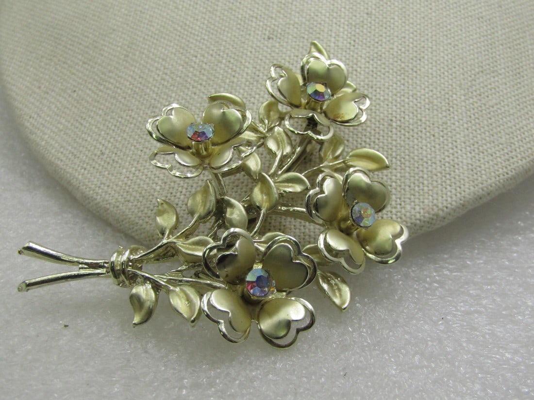 Vintage Coro Floral Bouquet Brooch, AB Rhinestones, Mid-Century: Vintage Coro Floral Bouquet Brooch, AB Rhinestones, Mid-Century. Gold tone with smooth and satin finish and a center aurora borealis rhinestone in each blossom that is appx. 4mm wide. Lots of small sa
