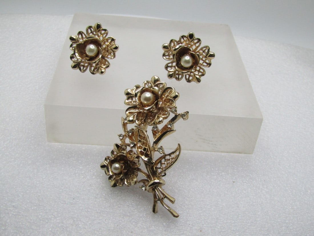 Vintage Floral Brooch & Earrings Set, Signed Coro, With Faux Pearls/Rhinestones, Mid-Century: Vintage Floral Brooch & Earrings Set, Signed Coro, With Faux Pearls/Rhinestones, Mid-Century. Very clean set with raised blossoms with a center 5.5mm or 4.5mm in the center of the blossoms and filigre