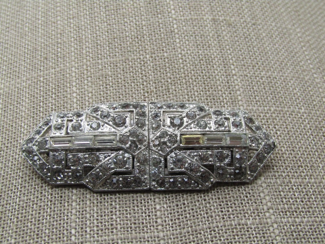 Vintage Coro Duette, Clear Rhinestones, 1930's Patent: Vintage Coro Duette, Clear Rhinestones, 1930's Patents, patent 1852188 and 1798867. Clear baguette and round stones in a tightly design geometric patter with pointed ends and some space between the de