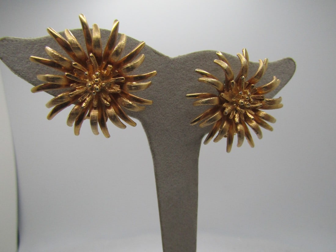 Vintage Coro Edelweiss or Blossom Earings, 1960's , Appx. 1,.25": Vintage Coro Edelweiss or Blossom Earings, 1960's , Appx. 1,.25", it has curled down textured petals that are thin and pointed, The petals int he center are closer and much shorter and there are raise