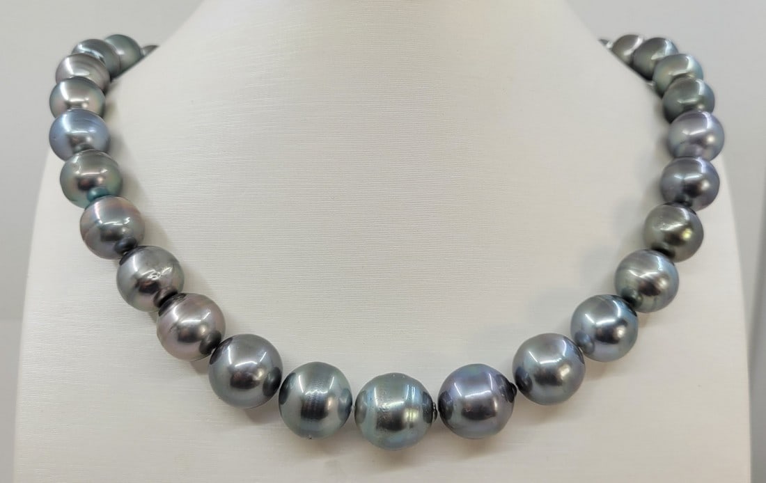 Necklace Huge Size - 11x14,2mm Dove Grey Green Tahitian Pearls: Title: Necklace Huge Size - 11x14,2mm Dove Grey Green Tahitian Pearls Description: A luxury pearl necklace, made with big baroque Tahitian pearls, and completed with a secure and elegant silver clasp.