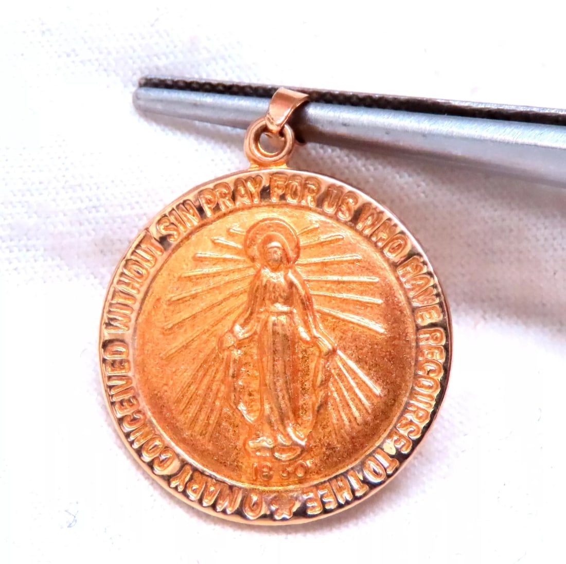 Prayer Miraculous Medal 14kt Yellow gold Medallion Pendant Charm 12508: Prayer Miraculous Medal 14kt Yellow gold Medallion Pendant Charm 12508 $250.00 PRODUCT DESCRIPTION prayer medallion 21mm wide 14kt yellow gold 4.1 grams Reserve: $180.00 Shipping:<