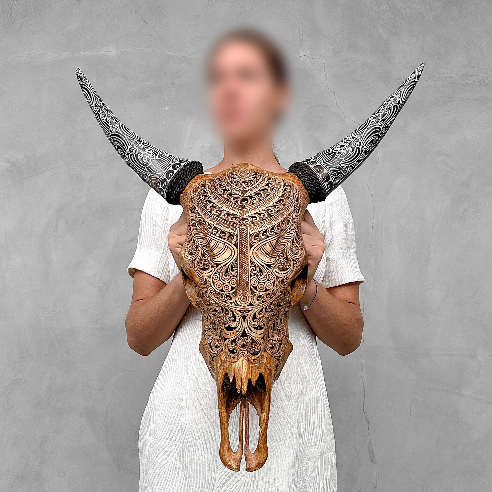 Brown cow skull with bohemian carved horns - Badong motif: Title: Brown cow skull with bohemian carved horns - Badong motif Maker: Unknown Origin:Indonesia Date/Period:2024 Materials:Bos Taurus, Bone, Horn DimensionsHeight: 60 cm / 23.6 inches Width: 55 cm /