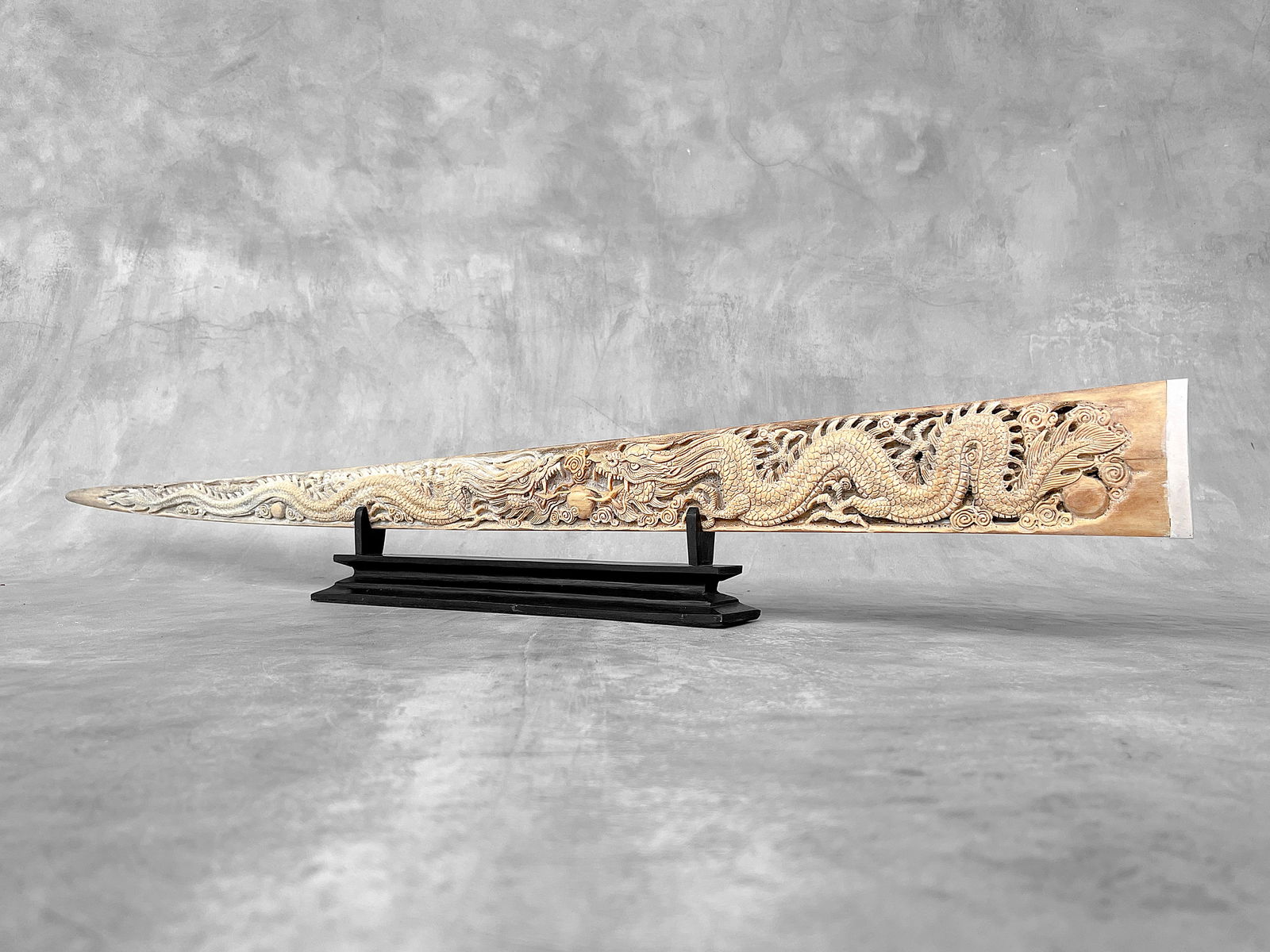 Extra large carved swordfish - Double Dragon motif: Title: Extra large carved swordfish - Double Dragon motif Maker: Unknown Origin:Indonesia Date/Period:2024 Materials:Xiphius Gladius, Bone, Wood DimensionsLength: 91 cm / 35.8 inches Description:A ver