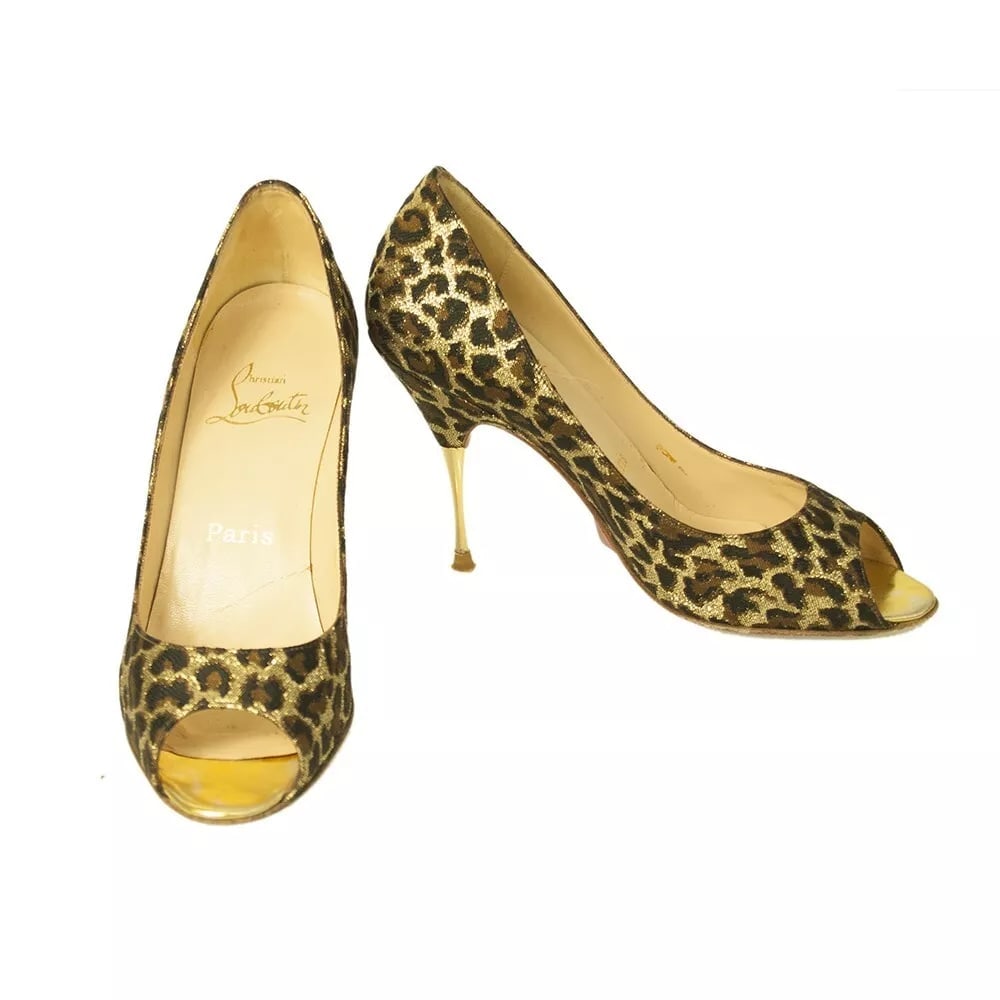 Christian Louboutin Leopard Print Yoyospina 100 Giaguaro Pumps heels peeptoe: Christian Louboutin Leopard Print Yoyospina 100 Giaguaro Pumps heels peep toes You will feel super sleek and sexy when you wear these chic heels by the one and only shoe master Christian Louboutin. Th