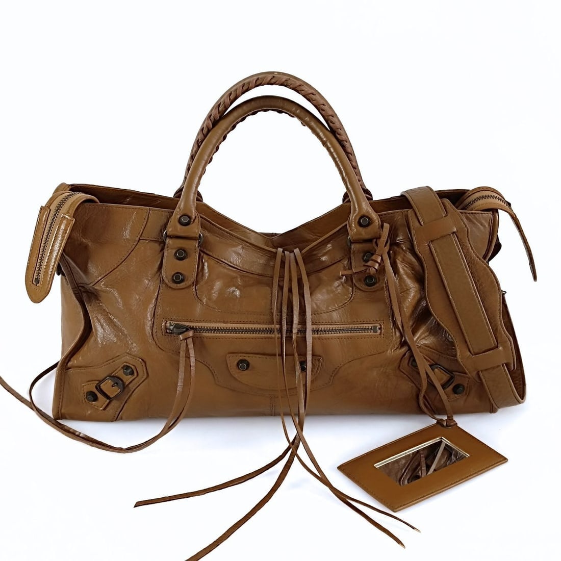 BALENCIAGA City shoulder bag in biscuit-coloured leather: Title: BALENCIAGA City shoulder bag in biscuit-coloured leather Materials: Leather Size/Dimensions: DIMENSIONS: L: 42 cm - H: 22 cm - W: 17 cm - Shoulder strap 28 cm Description: (5809B382). Balenciag