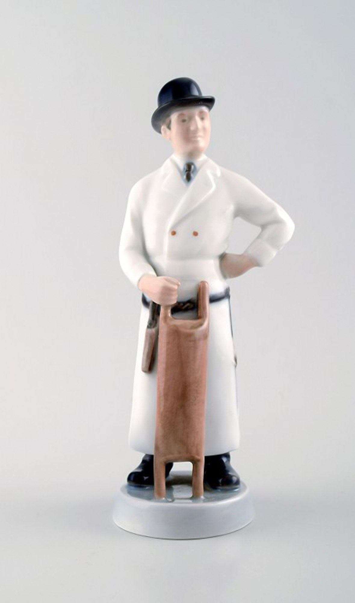 Royal Copenhagen. Butcher designed by M. Bovenschulte.: Royal Copenhagen. Butcher designed by M. Bovenschulte. Measures: 20 cm. First factory quality, in perfect condition. Model number: 4645 Reserve: $259.00 Shipping: Domestic: Shipping rates are determin