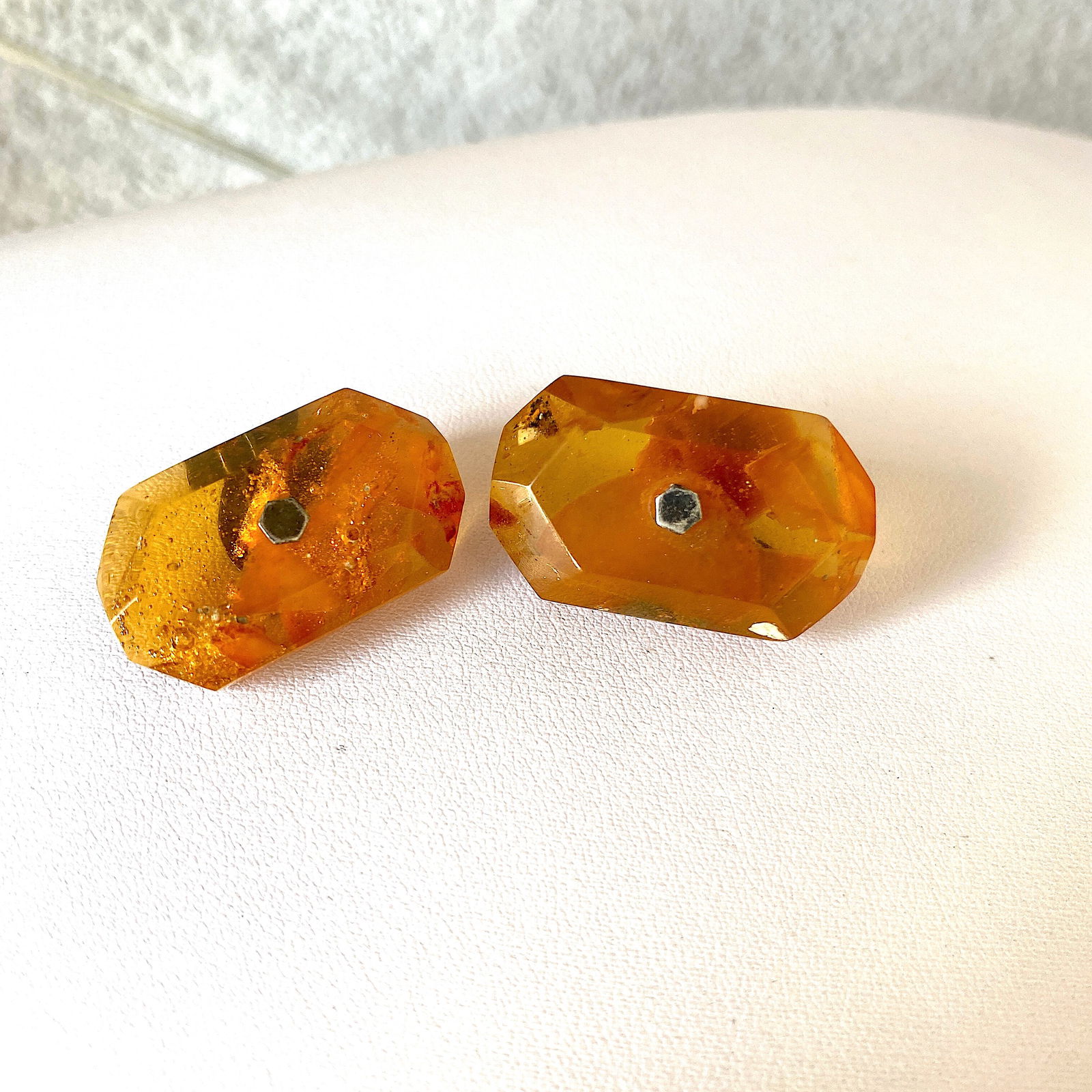 Staggering Unique Vintage Amber Cufflinks (1 of 7)
