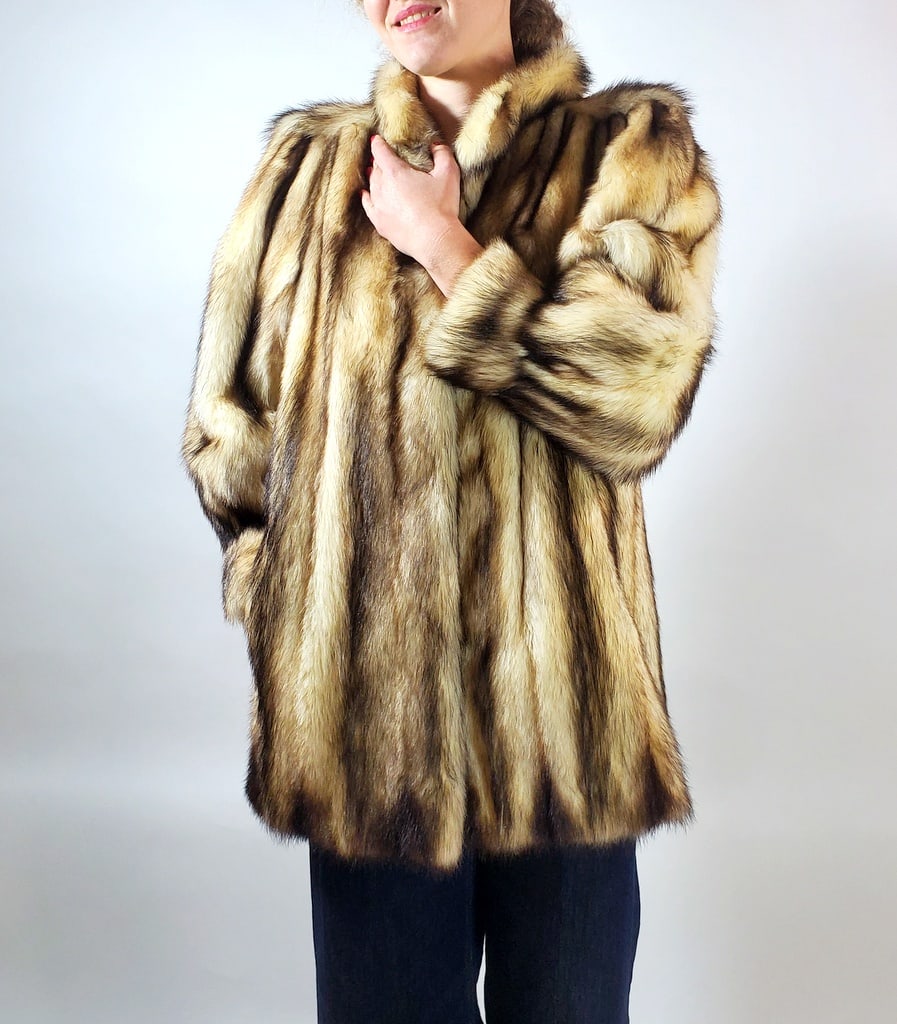 GERMAN SABLE FUR COAT EU: XL; US: 18: Title: GERMAN SABLE FUR COAT EU: XL; US: 18 Dimensions: Aproximate size- EU: XL; US: 18 : Important details: Length: 80cm/31.5in -Shoulders width:48cm/18.9in -Sleeve Length:60cm/23.62in -Bust size ( p