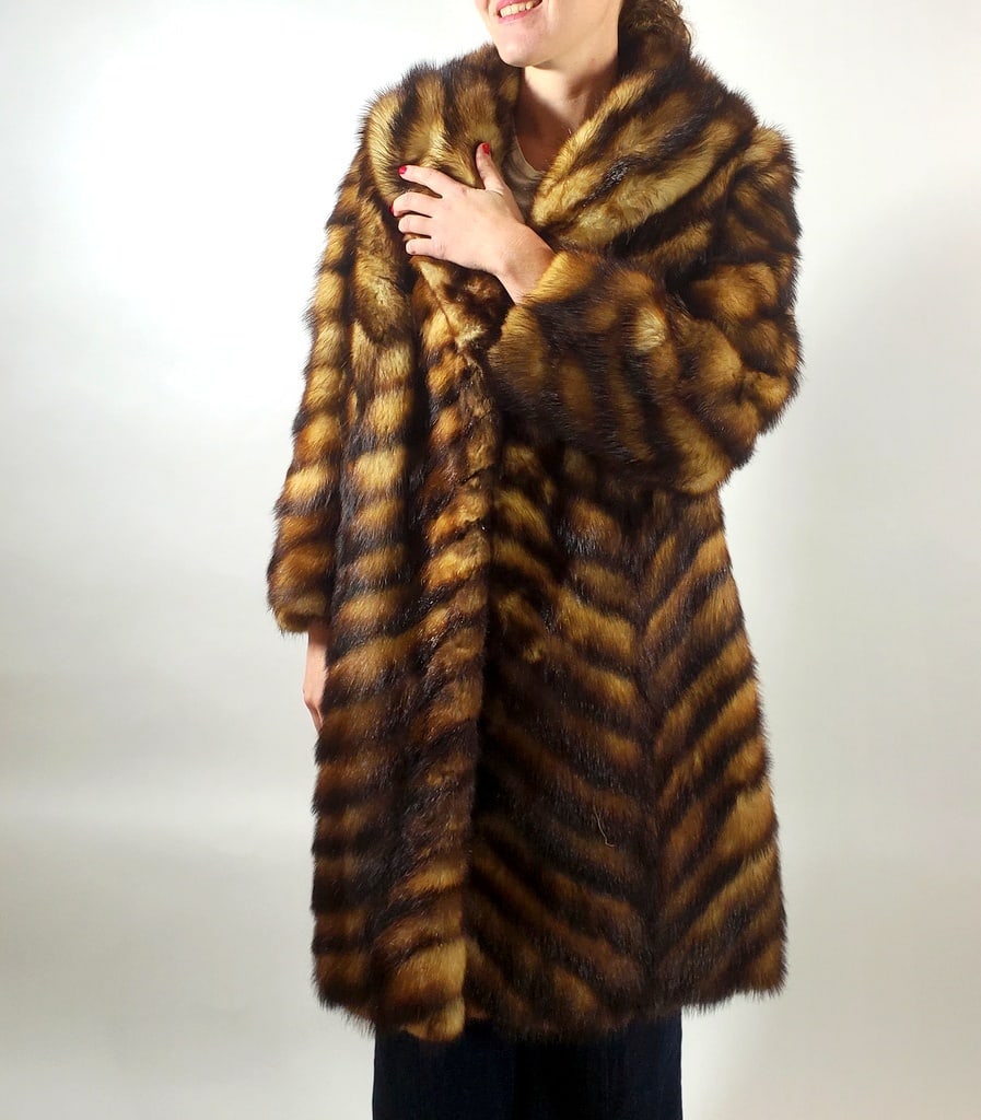 GERMAN SABLE FUR COAT EU: XL; US: 18: Title: GERMAN SABLE FUR COAT EU: XL; US: 18 Dimensions: Aproximate size- EU: XL; US: 18 : Important details: Length: 105cm/41.34in -Shoulders width:50cm/19.69in -Sleeve Length:62cm/24.41in -Bust size 