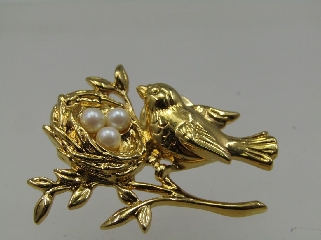 Vintage Bird & Nest on Branch Brooch/Tack Pin, 1970's-1980's: Vintage Bird & Nest on Branch Brooch/Tack Pin. Unisex. Faux Pearl, 1970's-1980's, gold tone and appx. 1.5" wide and slightly over 1" tall. Three 3.5mm round faux pearls sitting in the nest with the bi