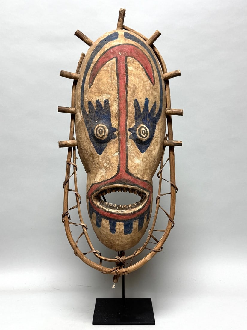Ancient Papuan Gulf Eharo mask (1 of 12)