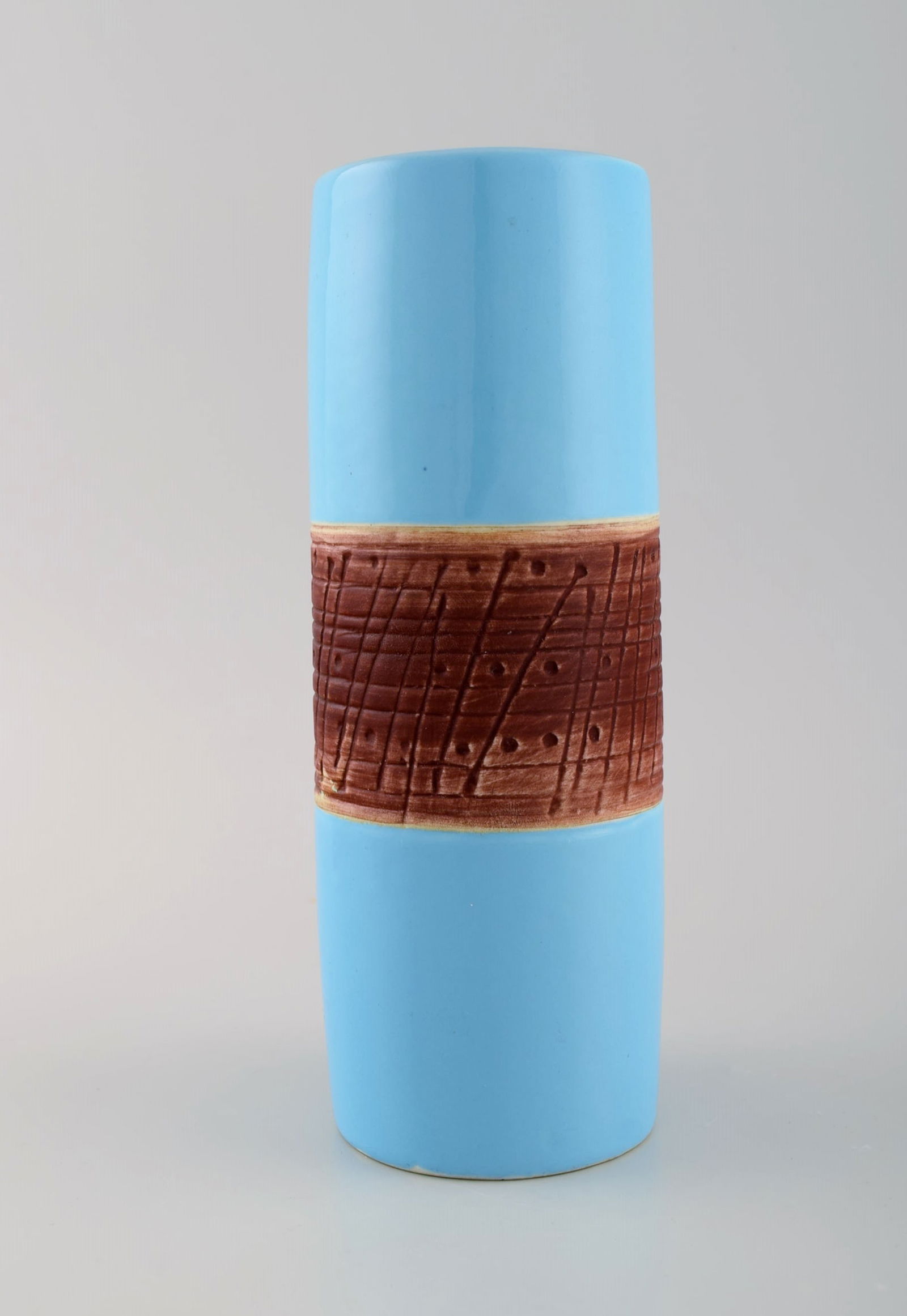 Lisa Larson for Gustavsberg. Tarragona vase in glazed ceramics. Beautiful light blue glaze. 1960s.: Lisa Larson for Gustavsberg. Tarragona vase in glazed ceramics. Beautiful light blue glaze. 1960s. Measures: 22.5 x 8.5 cm. In excellent condition. Stamped. Reserve: $210.00 Shipping: Domestic: Shippi