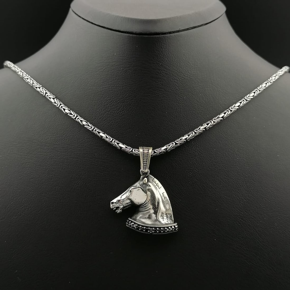 925 Silver Chain with Horse Pendant: Title: 925 Silver Chain with Horse Pendant Description: 925 Silver Chain with Horse Pendant -Total Weight:21.5g Chain Size: 23.62 in(60cm). Pendant Size:1.02x1.29 in (26x33mm) (Bail included). With Gi