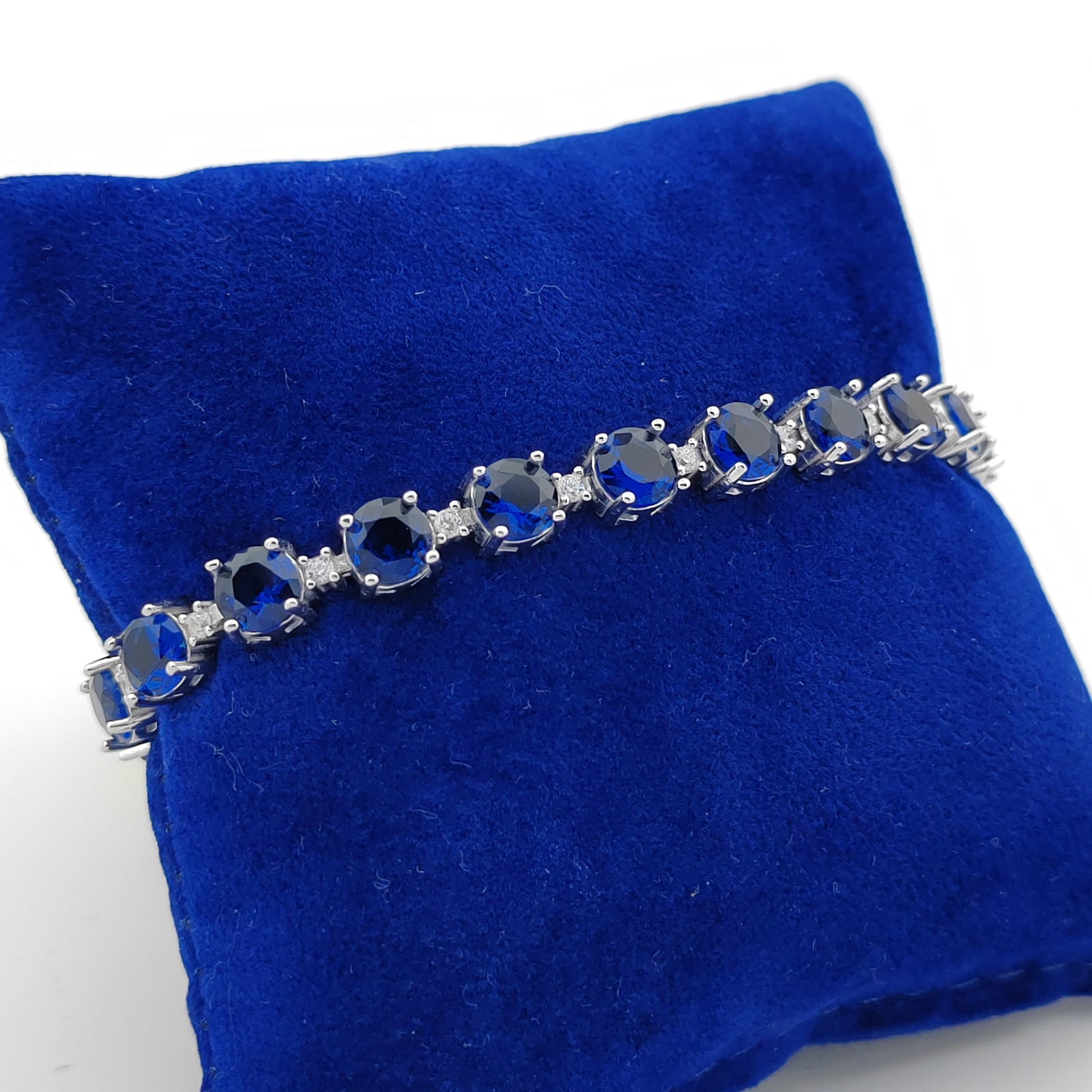 925 Silver Waterway Ladies Bracelet with Blue and White Zircons: Title: 925 Silver Waterway Ladies Bracelet with Blue and White Zircons Description: 925 Silver Waterway Ladies Bracelet with Blue and White Zircons -Condition:New Weight:15.5g -Size:Adjustable Between