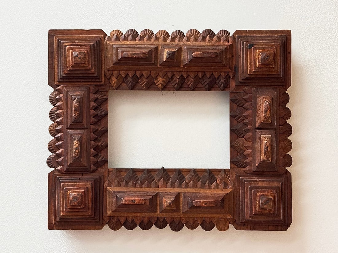 Tramp Art Frame Points & Half Rounds Surround (1 of 3)