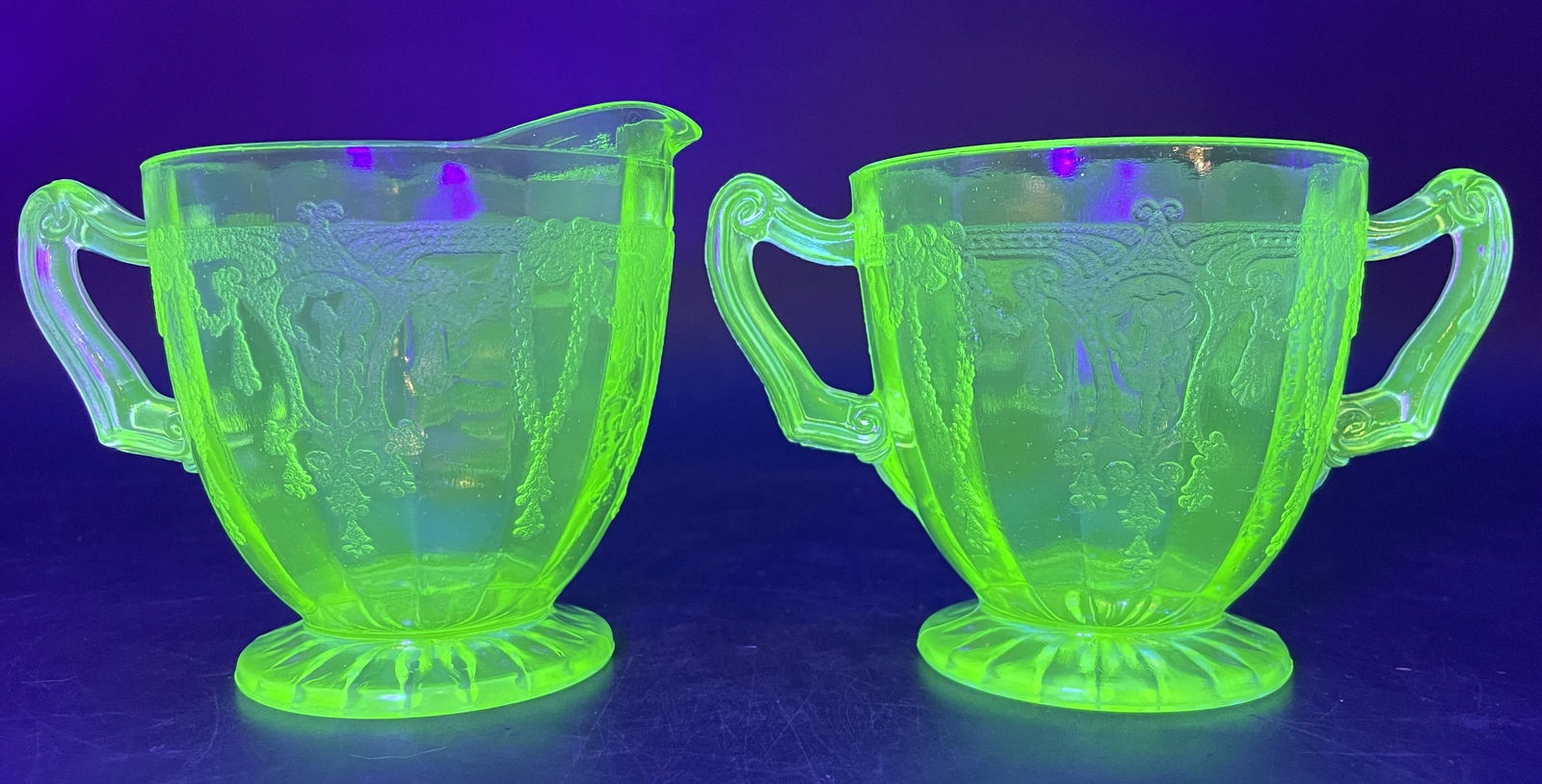 Vintage Anchor Hocking Uranium GlassCameo Ballerina Creamer and Open Sugar (1 of 8)