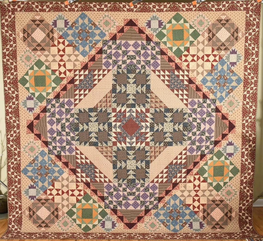 Outstanding Medallion Quilt, 19th Century Reproduction Fabrics , (1 of 20)
