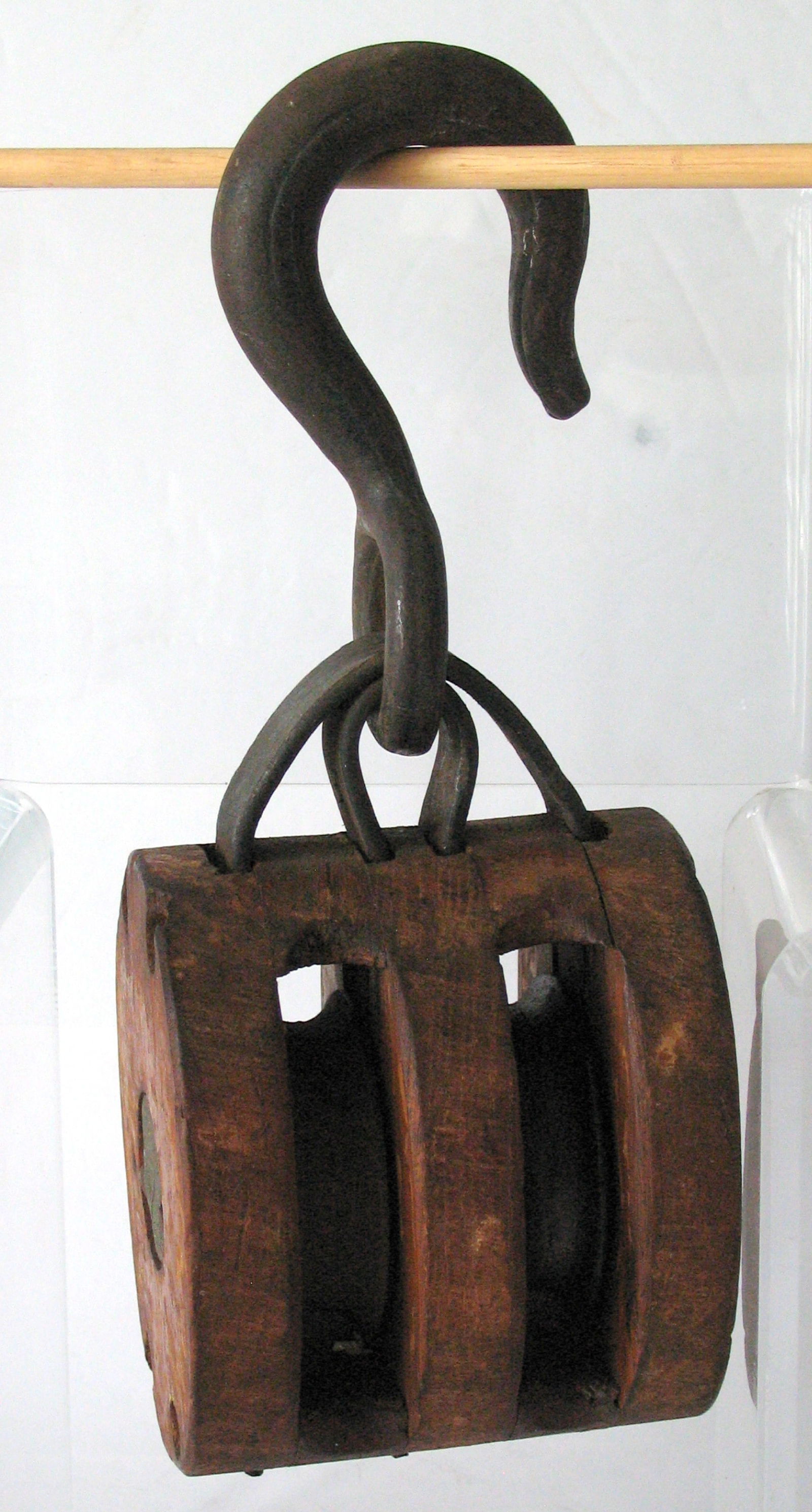 Antique Chesapeake Bay nautical pulley (1 of 8)