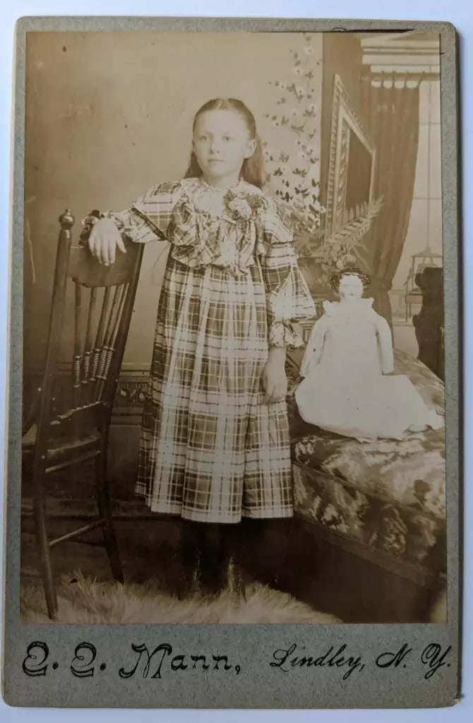 c1890 CABINET CARD PORTRAIT of a GIRL POSED w VICTORIAN DOLL by MANN Lindley, NY (1 of 2)