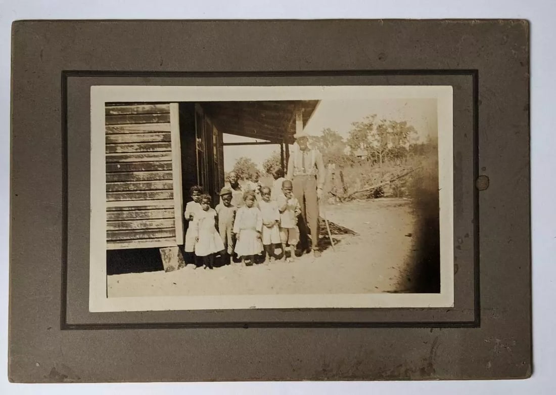 ANTIQUE CABINET CARD BLACK AFRICAN AMERICAN FAMILY w WHITE MAN SHARECROPPER s ?: ANTIQUE CABINET CARD BLACK AFRICAN AMERICAN FAMILY w WHITE MAN SHARECROPPER s ? ANTIQUE CABINET CARD BLACK AFRICAN AMERICAN FAMILY w WHITE MAN SHARECROPPER s ? Description Circa 1900 Antique Cabinet C