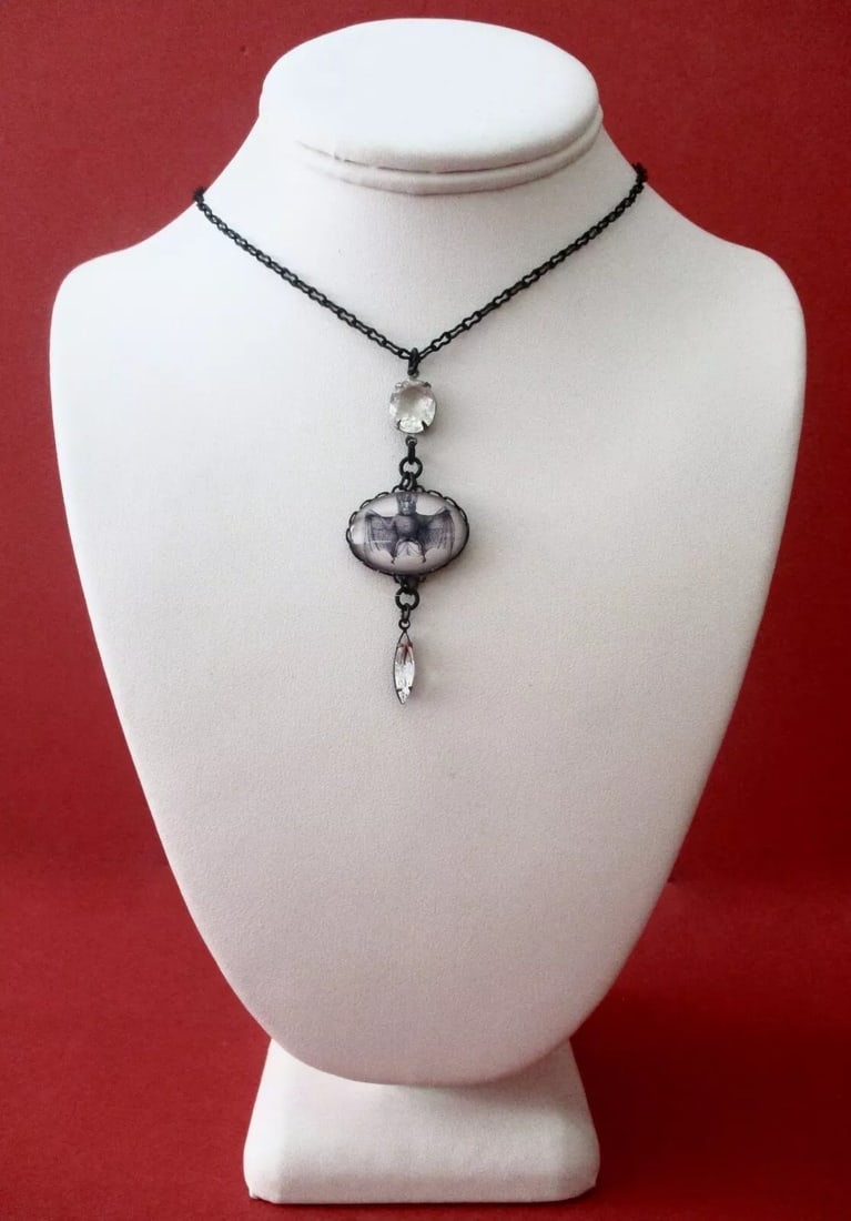 Vintage Bat Crystal Pendant/Necklace/Steampunk/Boho/Shabby Chic (1 of 6)