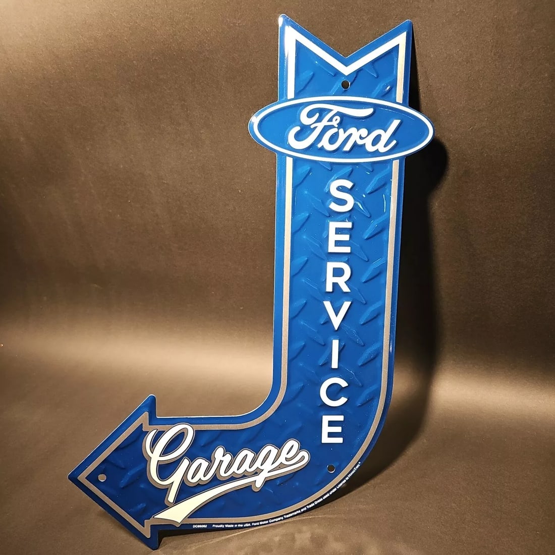 Metal Ford Car Service Sign: 17" x 11 1/2" Wonderful reproduction Ford plaque or sign. Good detail styled to look vintage. Certainly hard to tell its age. Reserve: $15.00 Shipping: Domestic: Flat-rate of $12.00 to anywhere within