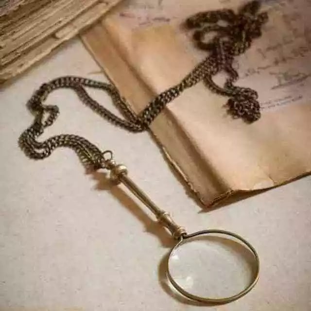 Brass Magnifying Glass Necklace (1 of 2)