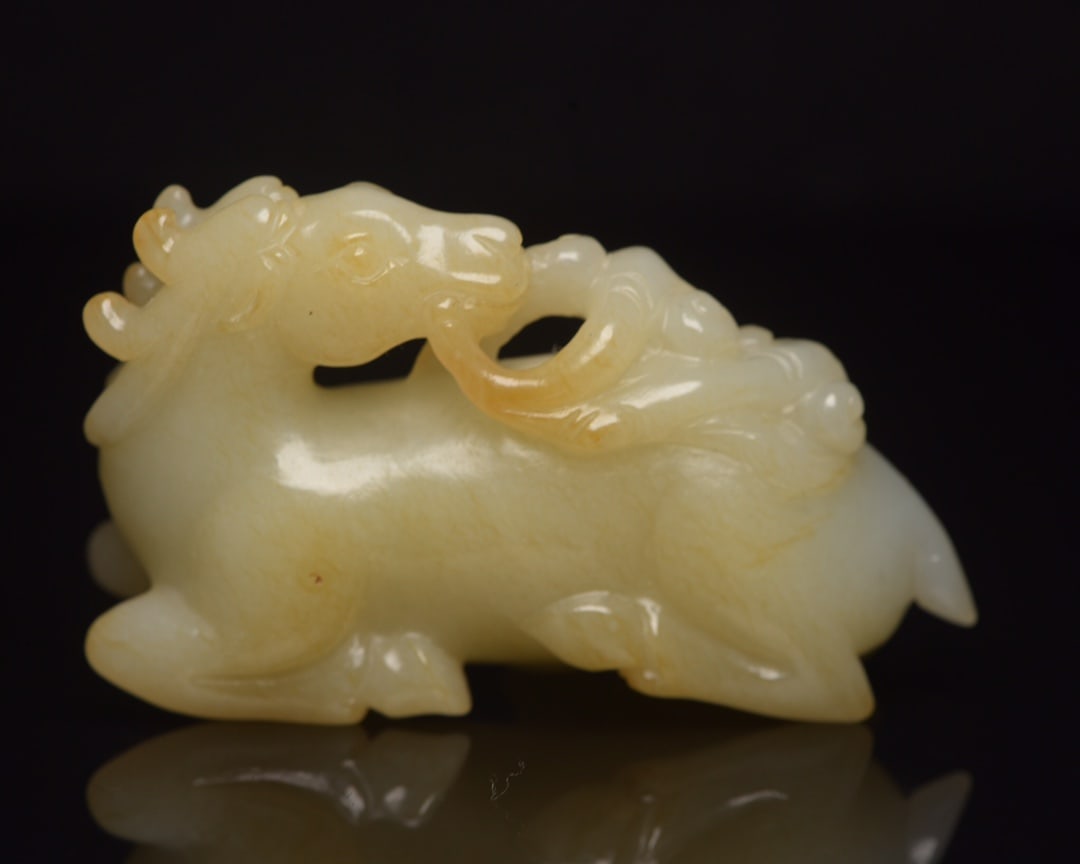 Old Chinese Hetian Jade Deer Statue (1 of 9)