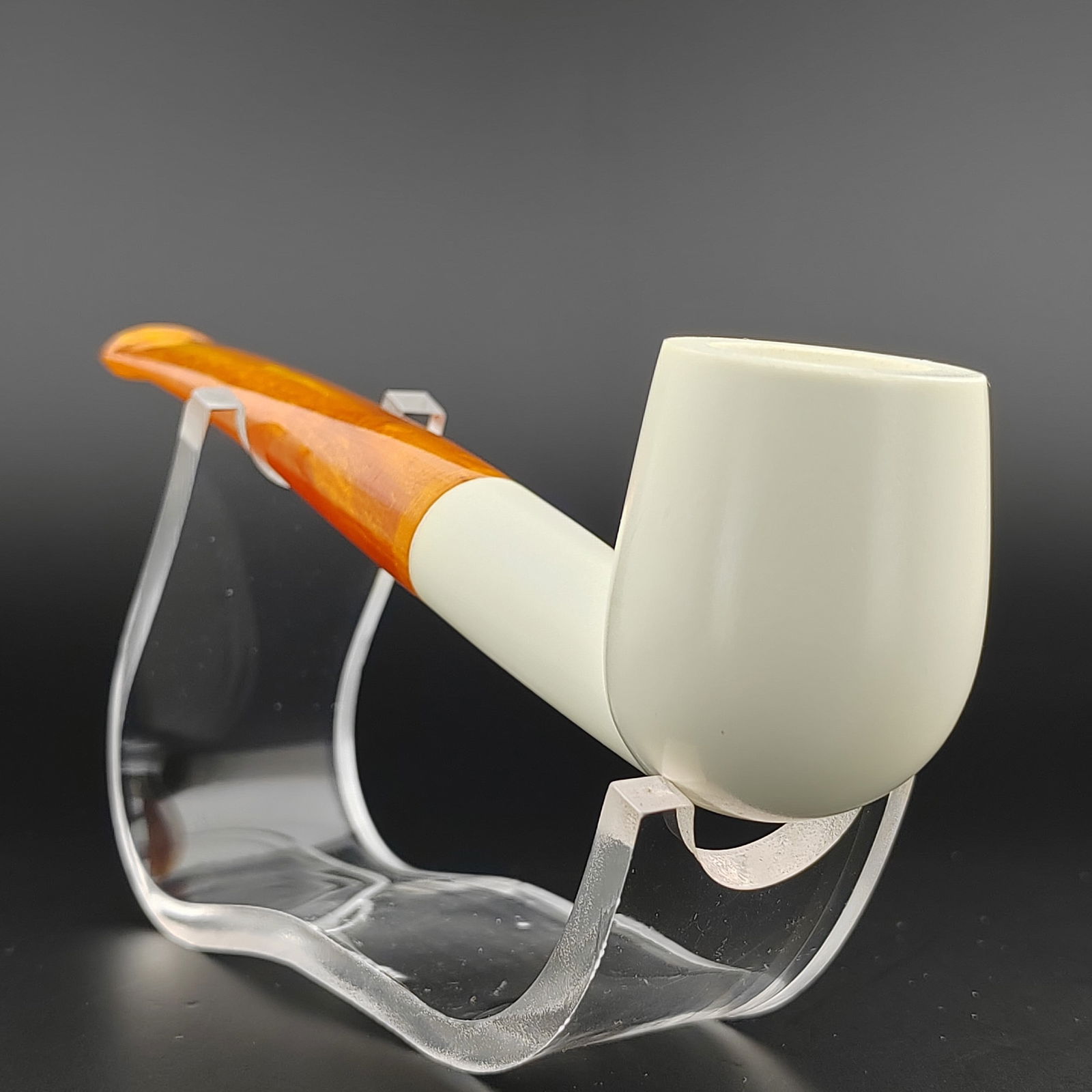 Classic Smooth Meerschaum Pipe. (1 of 9)