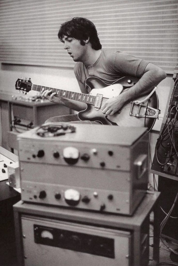 LINDA MCCARTNEY - Paul McCartney (1 of 1)