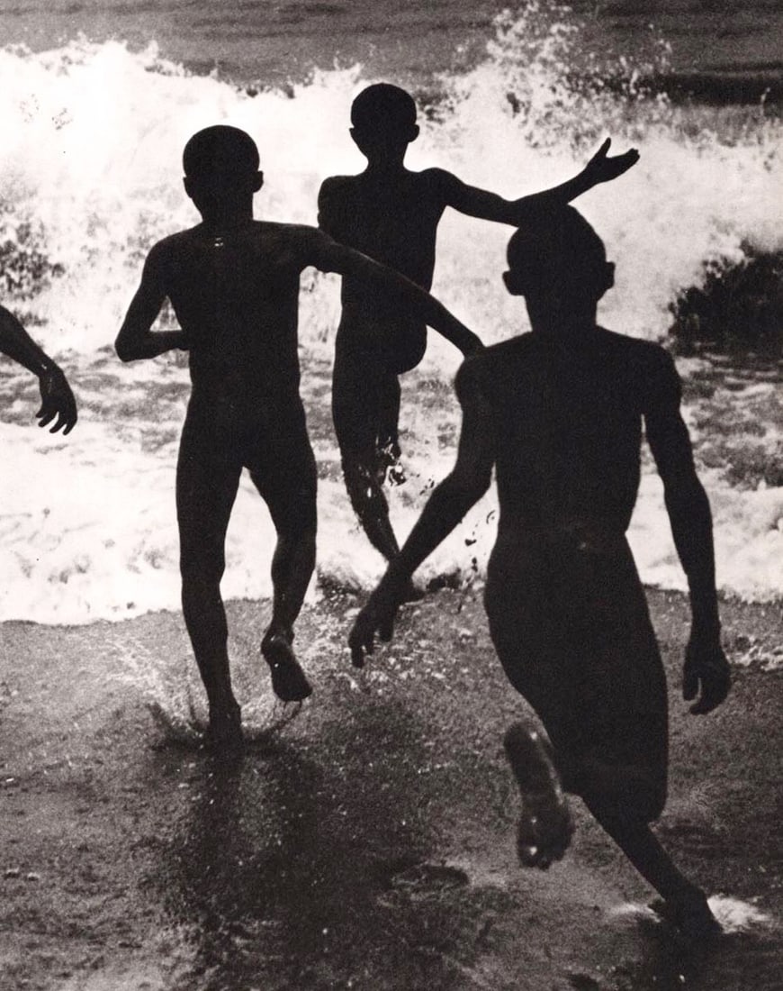 MARTIN MUNKACSI - Boys on the Beach, Liberia, 1931 (1 of 1)