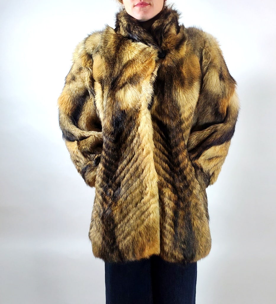 COYOTE FUR COAT EU: XXL; US: 22: Title: COYOTE FUR COAT EU: XXL; US: 22 Dimensions: Aproximate size- EU: XXL; US: 22 : Important details: Length: 85cm/33.46in -Shoulders width:85cm/33.46in -Sleeve Length:60cm/23.62in -Bust size ( pit