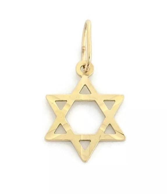 Star of David Necklace Pendant Charm 14K Yellow Gold, 1 Inch, .81 Grams: Item DetailsDescriptionStar of David Necklace Pendant Charm 14K Yellow Gold, 1 Inch, .81 Grams This is an awesome looking pendant charm that can be worn on the necklace or bracelet chain of your choic