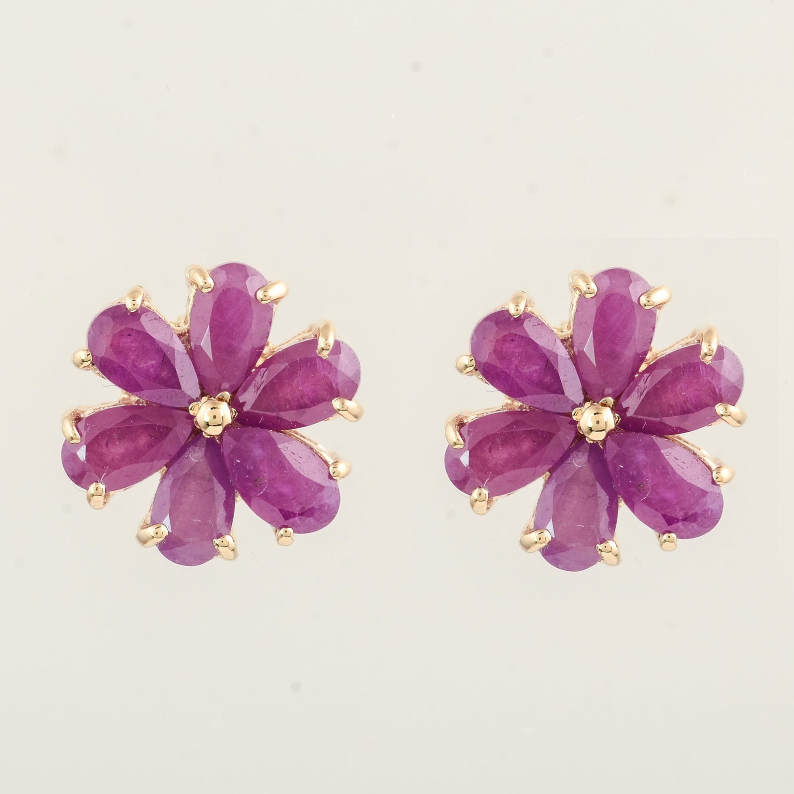 Elegant 14K Yellow Gold Ruby Earrings with IGI Certificate (1 of 6)