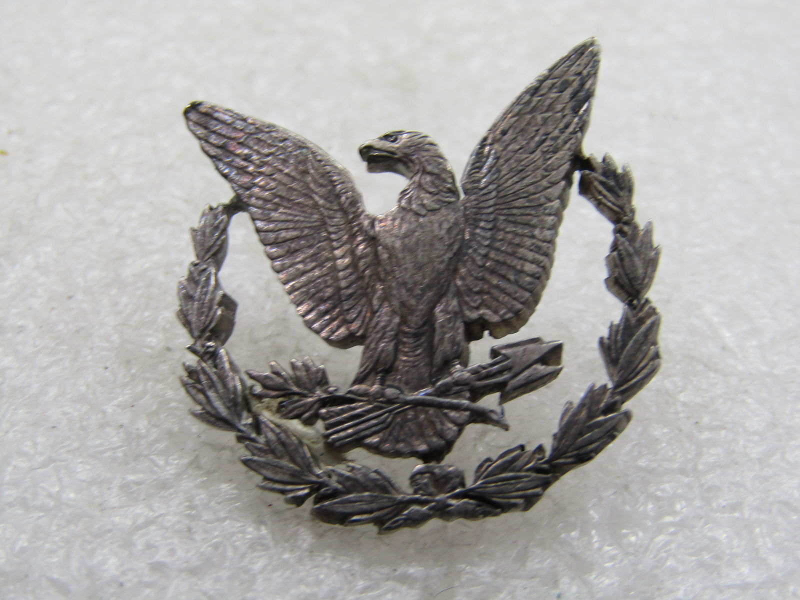 Vintage US Silver Coin Carved Eagle Brooch/Tack Pin (1 of 5)