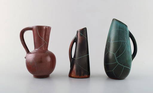 Richard Uhlemeyer, German ceramist. Collection of ceramic jugs/vases, beautiful cracked glaze in red: Richard Uhlemeyer, German ceramist. Collection of ceramic jugs/vases, beautiful cracked glaze in red and green shades. Germany, 1940/50s. Largest measures 18 cm. x 9 cm. In perfect condition. Stamped.