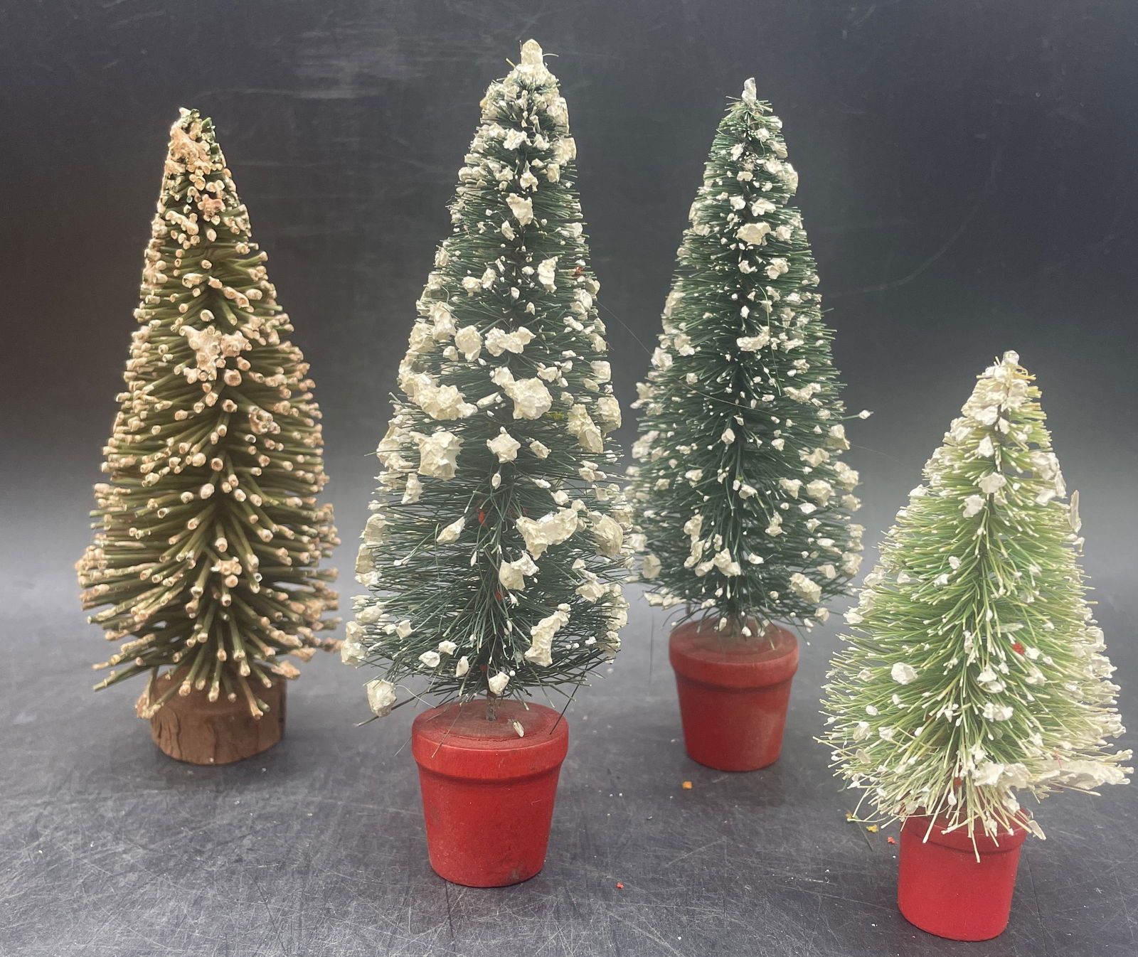 4 Vintage Bottle Brush Christmas Trees (1 of 6)