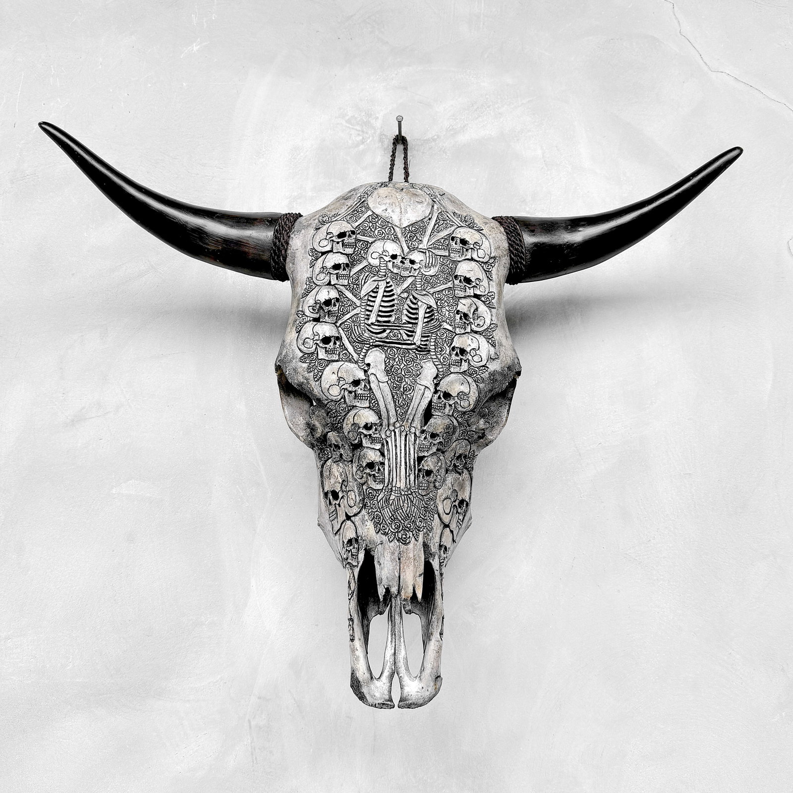 Carved grey bull's skull - A skeleton couple carving (1 of 10)