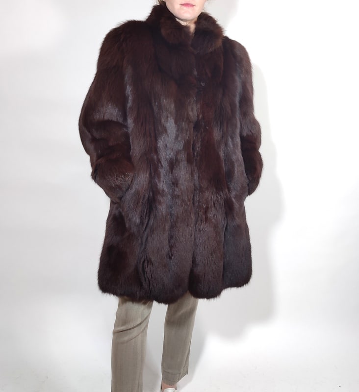 FLUFFY BROWN FOX FUR COAT EU: XL; US: 20 (1 of 10)