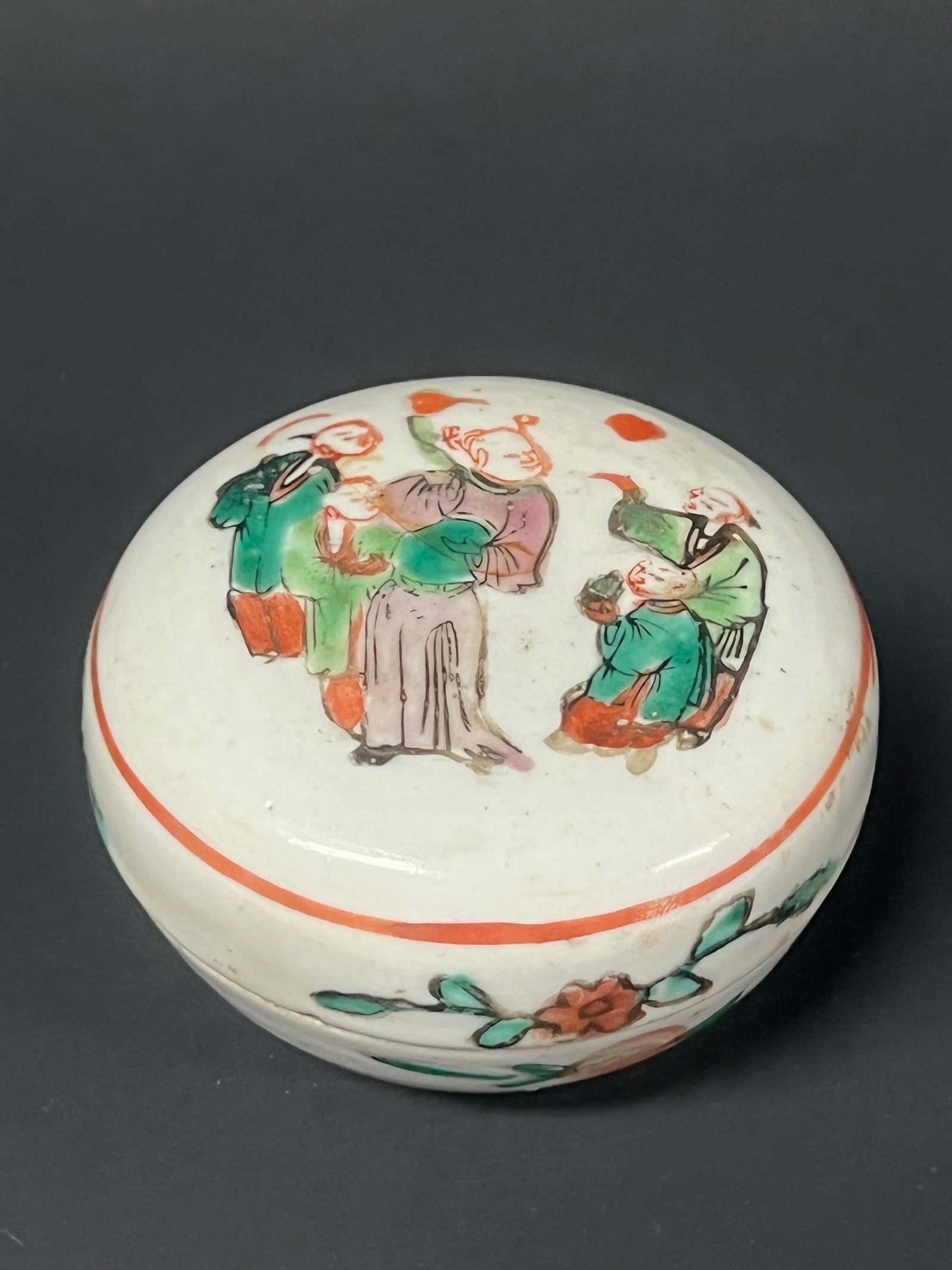 Chinese Art Porcelain Famille Rose Pill Box: Title: Chinese Art Porcelain Famille Rose Pill Box Date/Period: Late 20th Century Dimension: 2" h x 3.25' w Material: Porcelain Additional Information: Chinese Art Porcelain Famille Rose Pill Box Rese